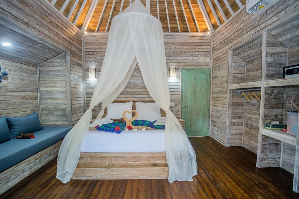 Bed, Photo of the whole room, Bedroom, towels, wardrobe, air conditioner
