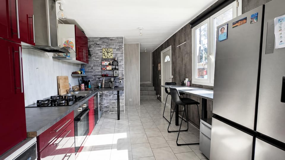 Kitchen or kitchenette, Dining area, oven, stove