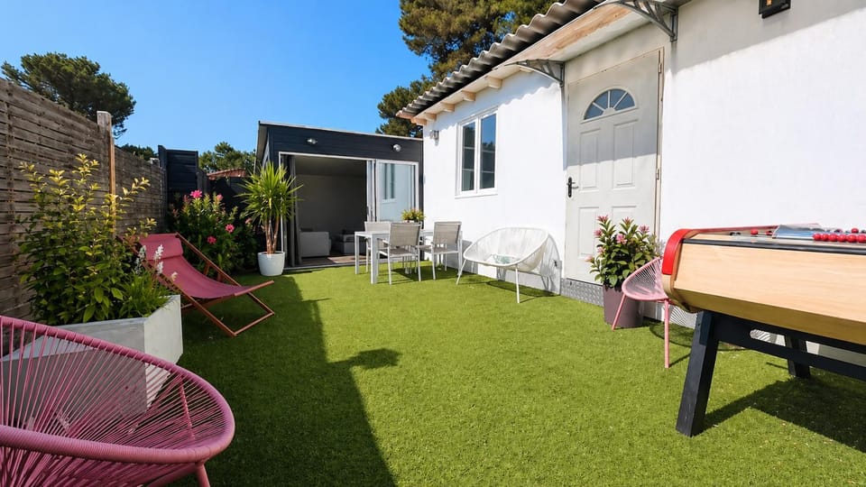 Patio, Day, BBQ facilities, Garden, Dining area, sunbed