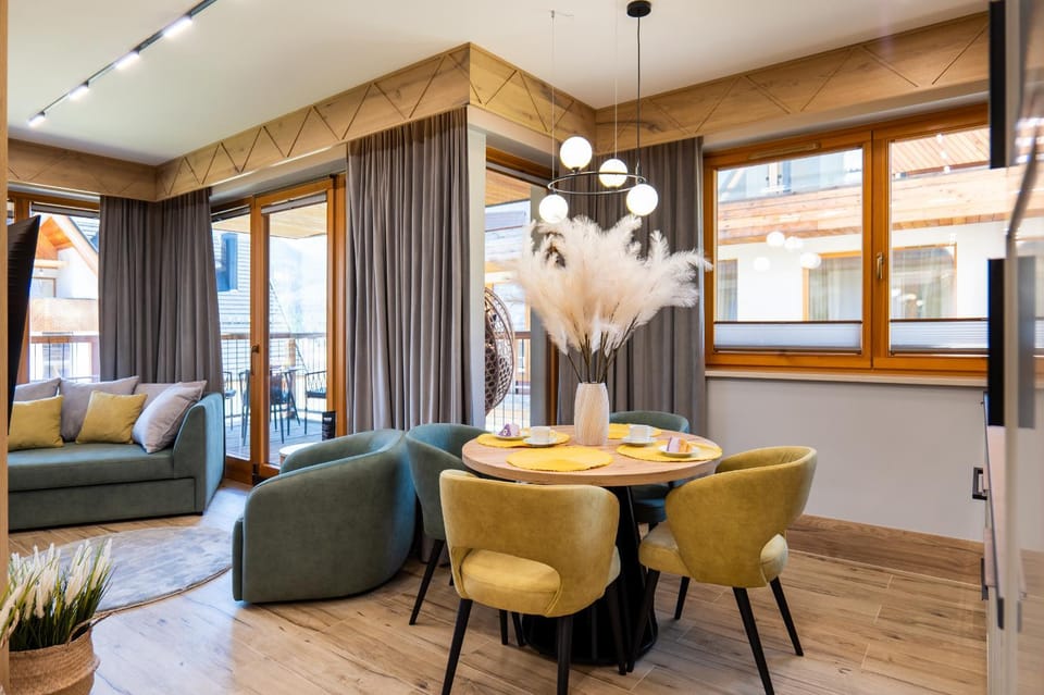 Living room, Seating area, Dining area