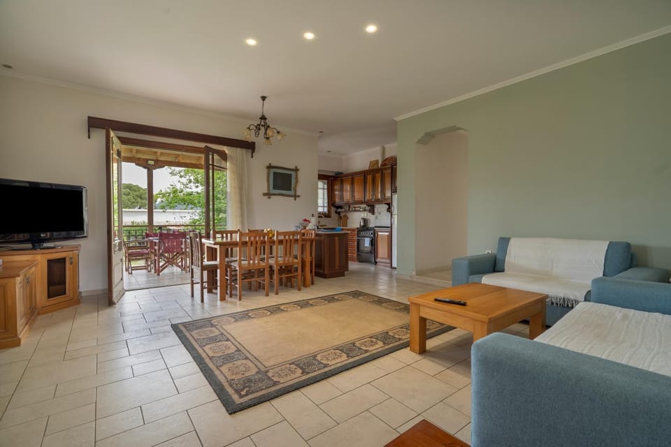 An Authentic Greek House Country House in Lefkada, Lefkada Municipality, Greece