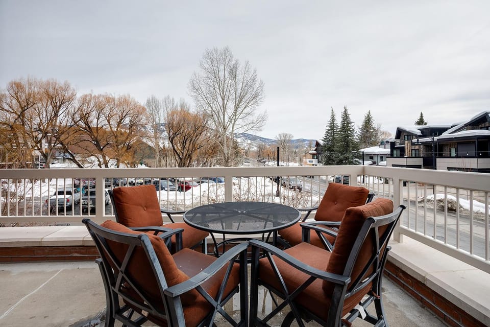 Patio, Day, Natural landscape, Winter, Balcony/Terrace, Seating area, Mountain view, furniture