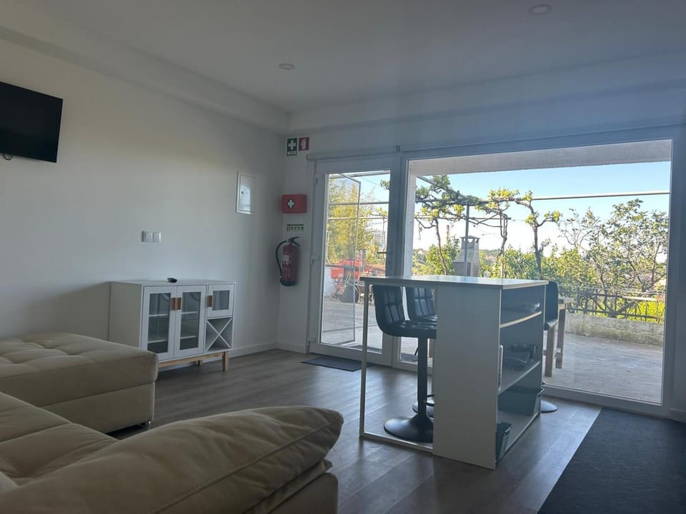 TV and multimedia, View (from property/room), Balcony/Terrace, Living room, Seating area, Dining area