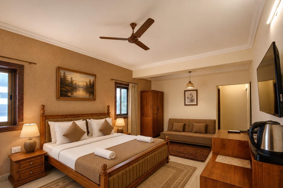 Photo of the whole room, Seating area, Bedroom