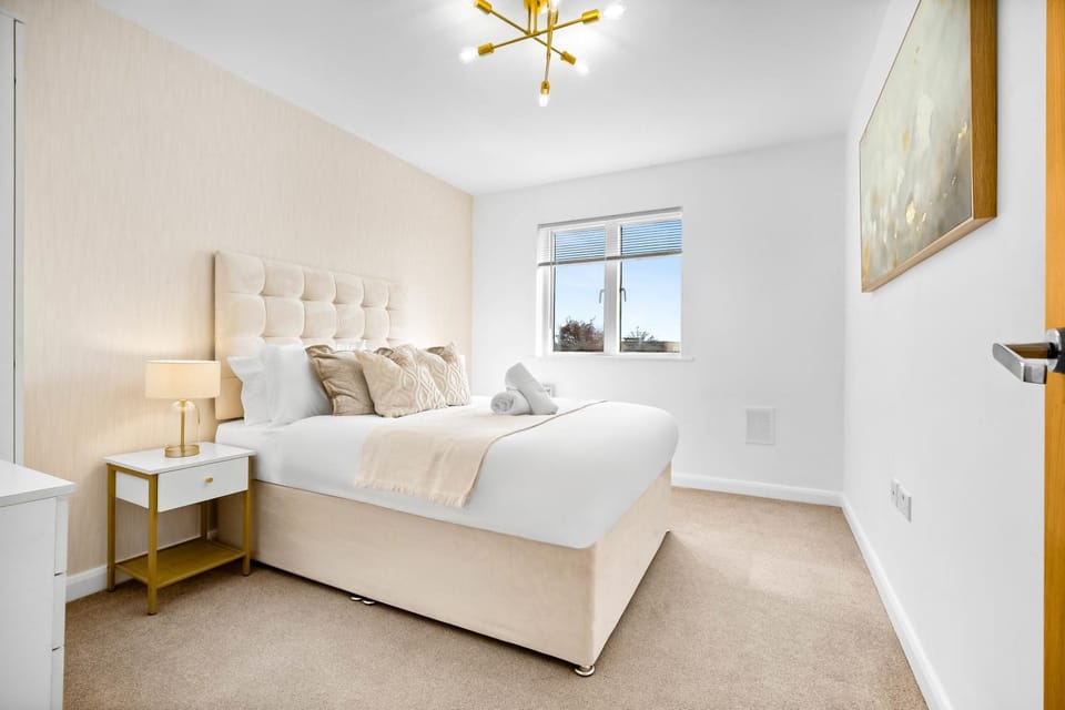 Photo of the whole room, Bedroom