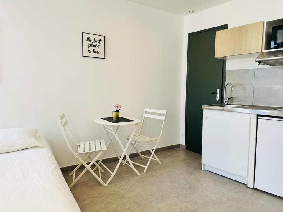 Cozy studio - Place des Halles Apartment in Toulon