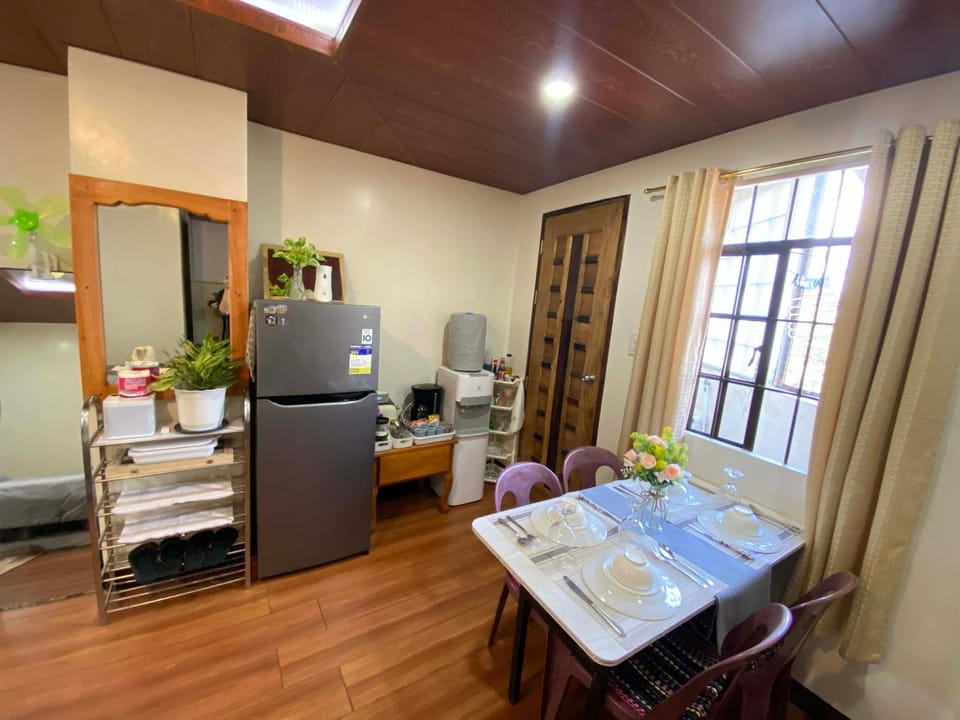 Dining area, minibar