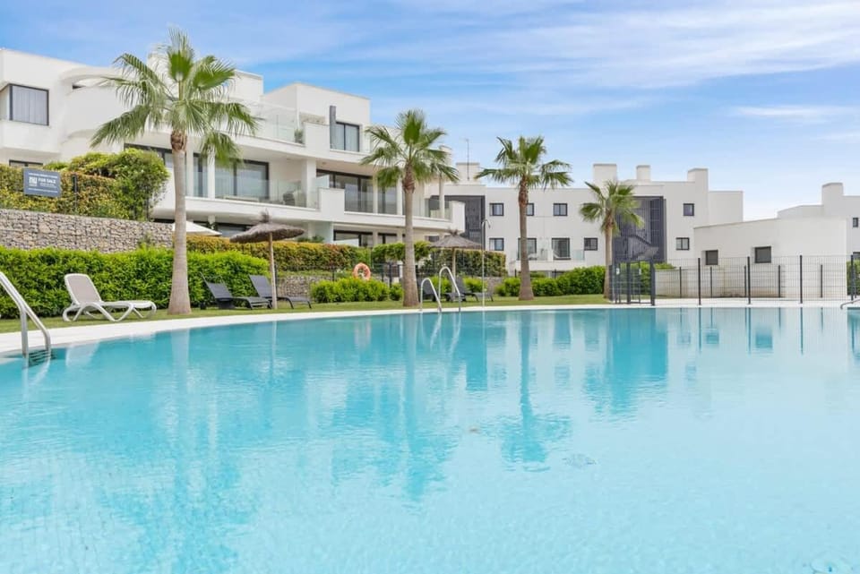 White modern retreat in Fuengirola - Ref 48 Apartment in Costa del Sol