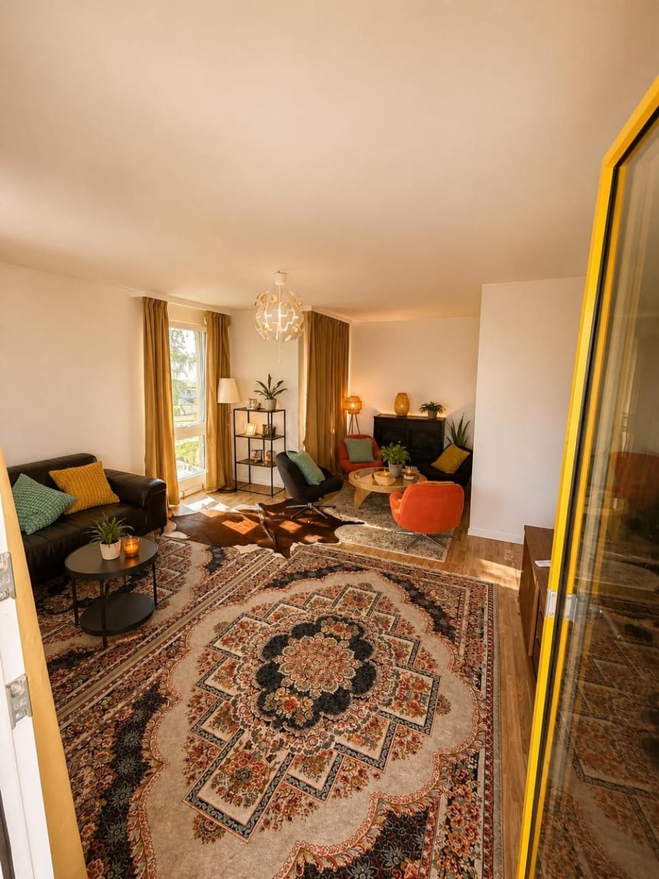 Living room, Photo of the whole room, Dining area