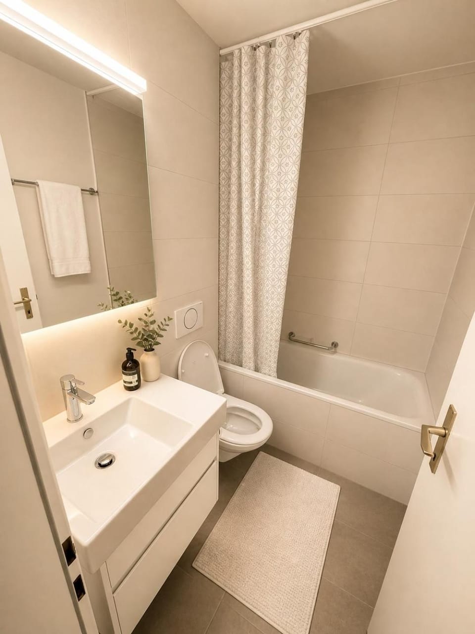 Shower, Toilet, Bathroom, Bath, towels