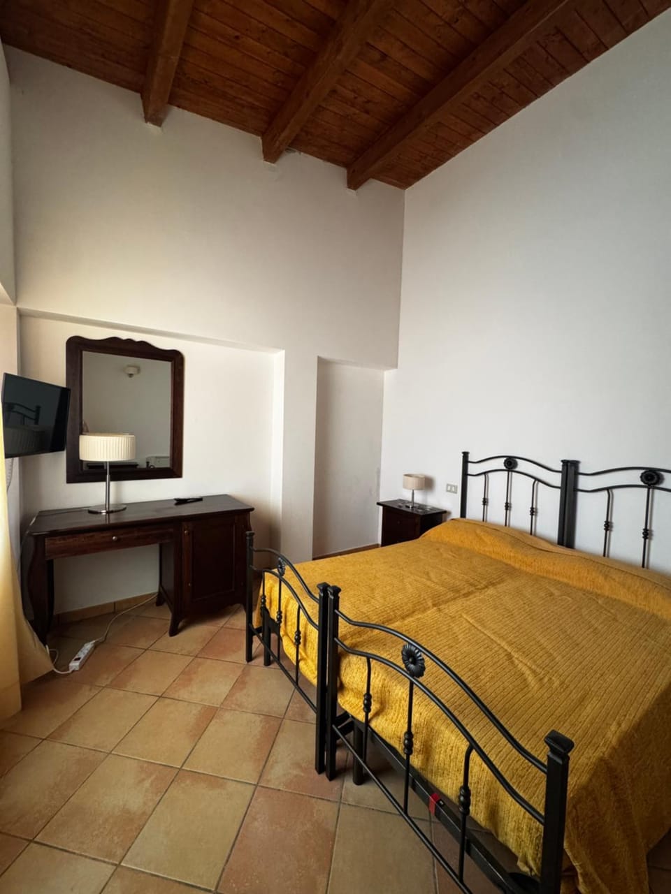 TV and multimedia, Photo of the whole room, Bedroom
