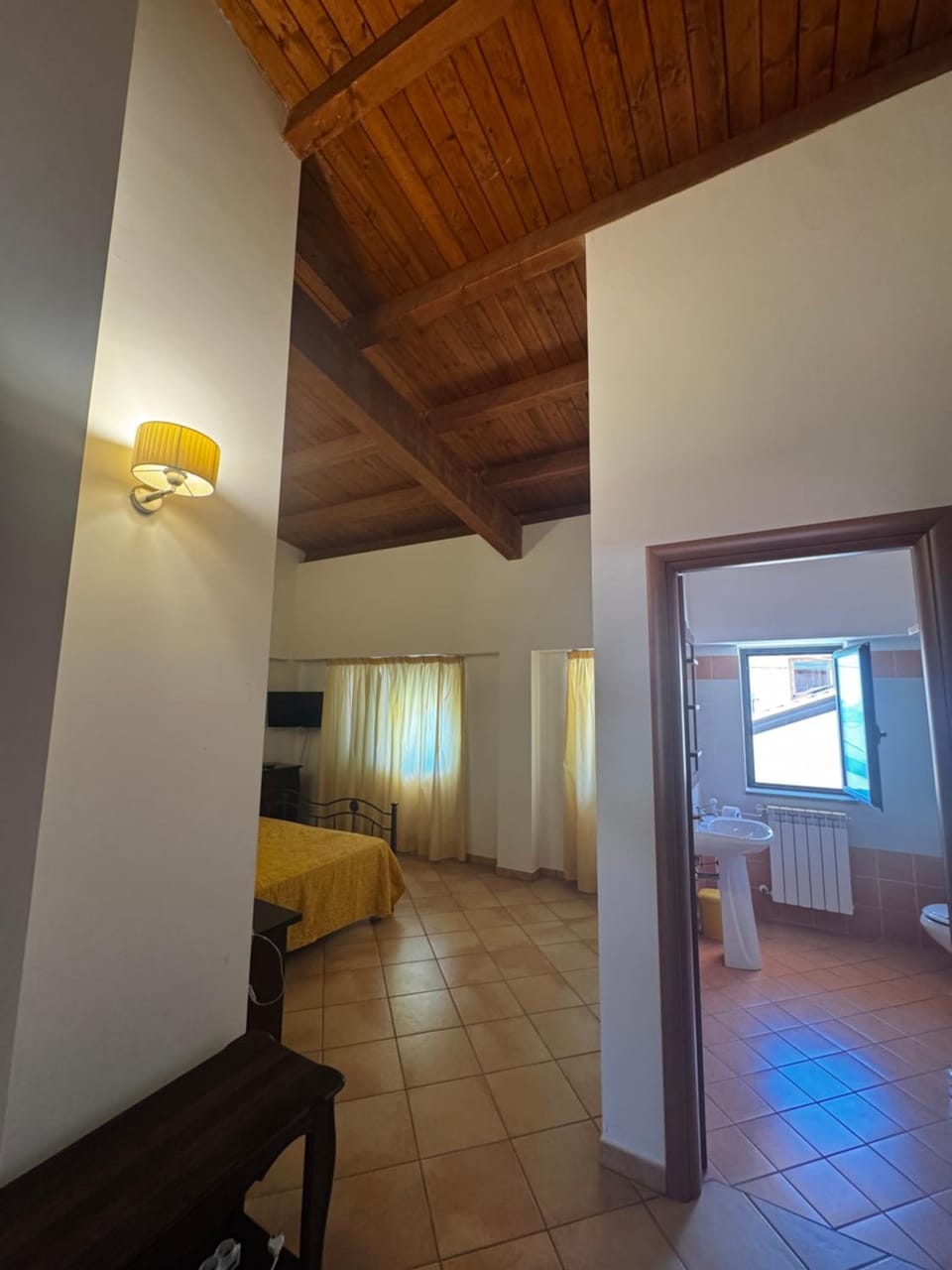 TV and multimedia, Photo of the whole room, Bedroom