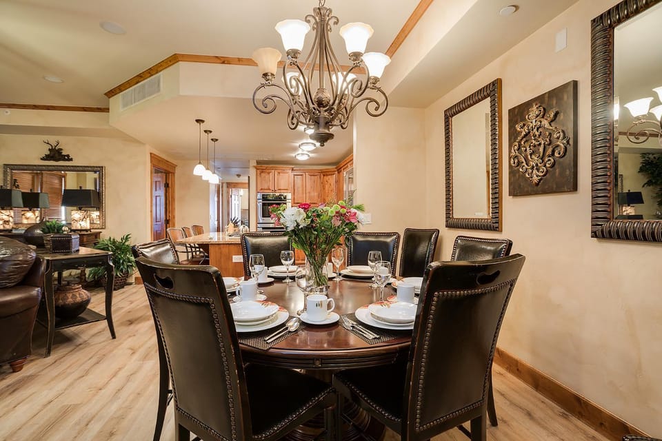 Day, Living room, Food and drinks, Seating area, Dining area, furniture, kitchen