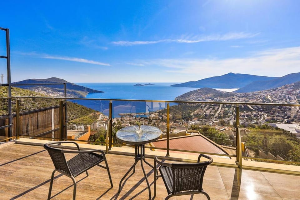Luxury villa with private pool, sea views, and sauna Villa in Kalkan Belediyesi