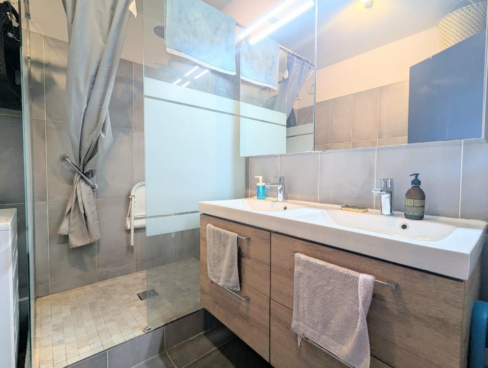 Spacieux appartement 2 chambres - 5 personnes Apartment in Paris