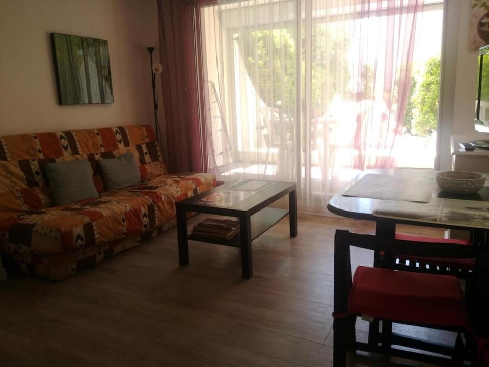 Cap d'Agde 4-person cabin studio with terrace pool Cabin in Agde