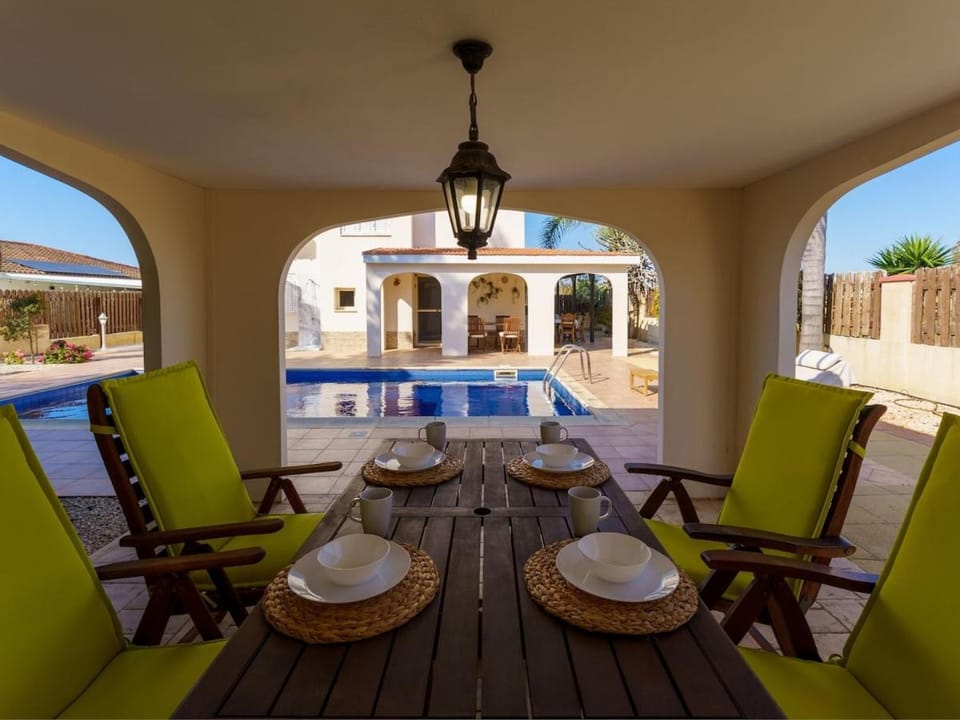 Seating area, Dining area