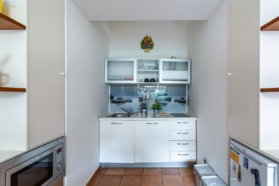 Kitchen or kitchenette, kitchen, kitchen