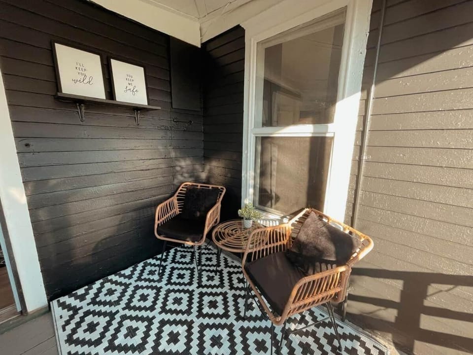 The Green Velvet Escape Romantic Stay Apartment in Jacksonville