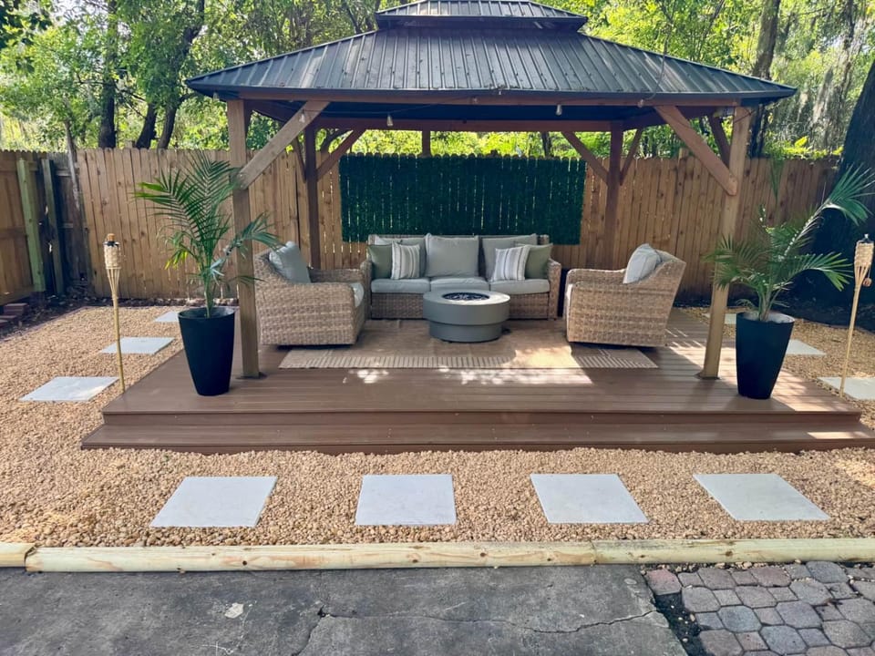The Green Velvet Escape Romantic Stay Apartment in Jacksonville