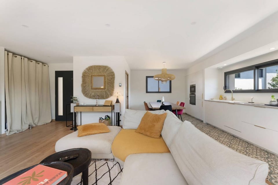 Property building, Living room