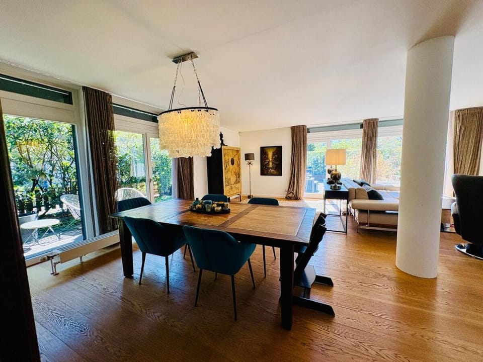 Living room, Photo of the whole room, Seating area, Dining area