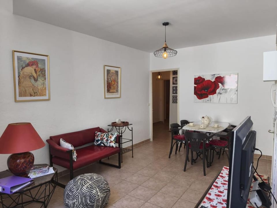 TV and multimedia, Living room, Dining area