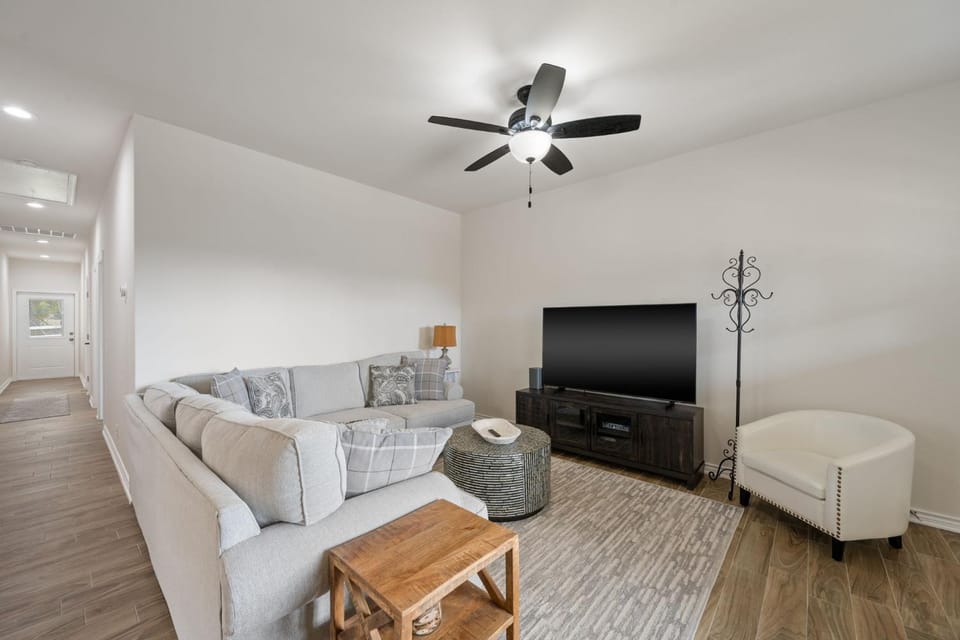 New! Modern Home in Canyon Lake House in Spring Branch