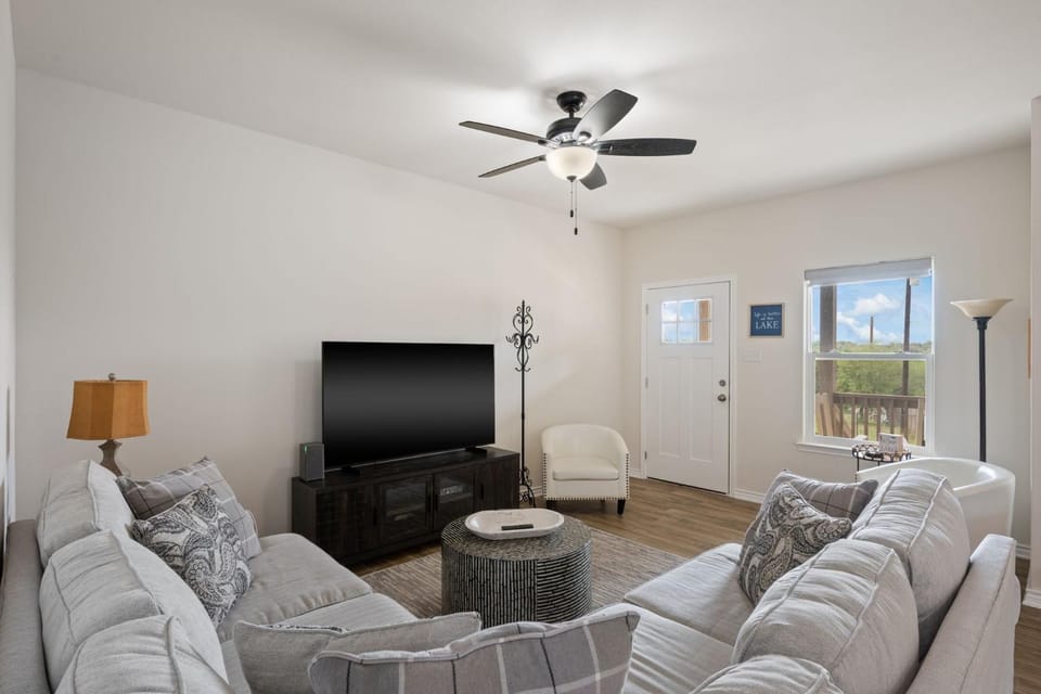 New! Modern Home in Canyon Lake House in Spring Branch