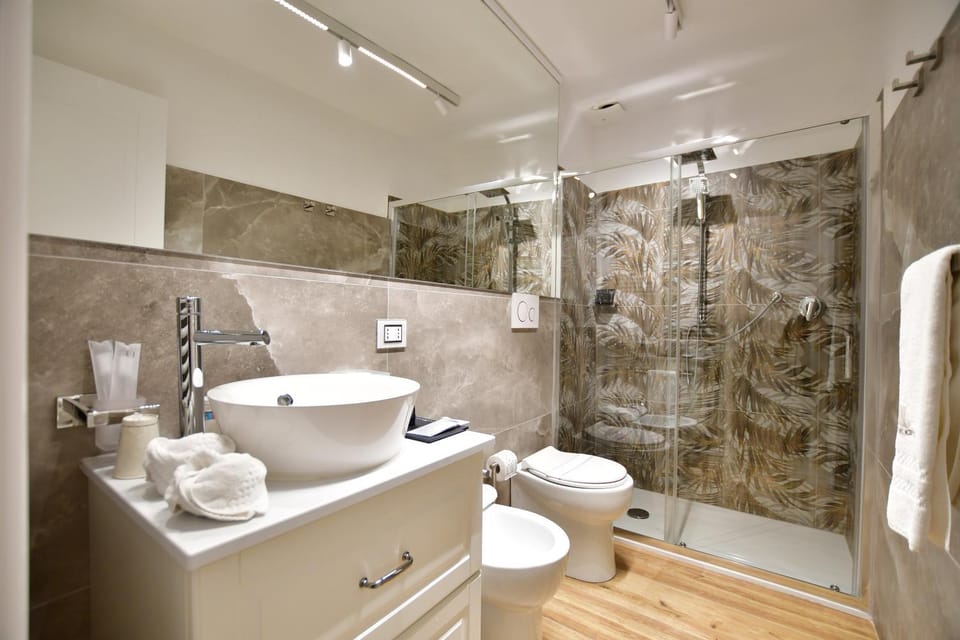 Shower, Toilet, Bathroom, bidet, towels