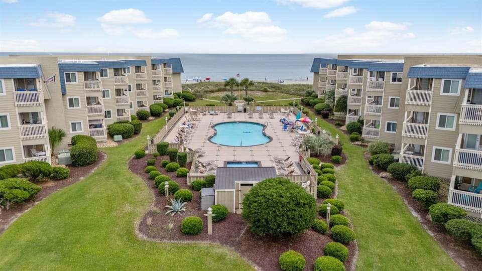 Retro-Themed Condo 2BR Perfect Location Apartment in South Carolina