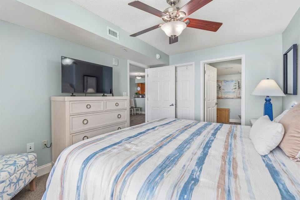 Luxury 3BR Oceanfront Penthouse w Lazy River Apartment hotel in North Myrtle Beach