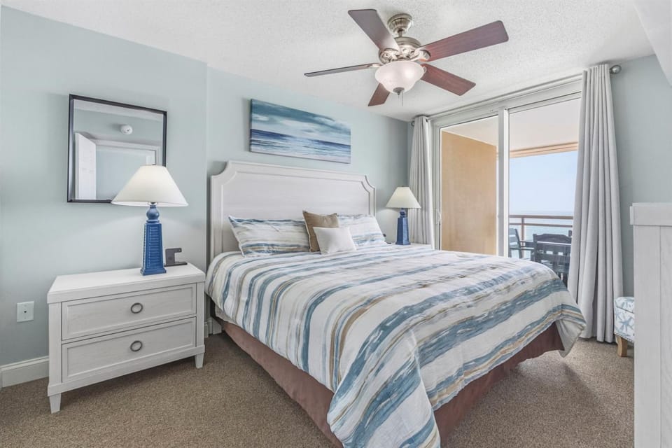 Luxury 3BR Oceanfront Penthouse w Lazy River Apartment hotel in North Myrtle Beach