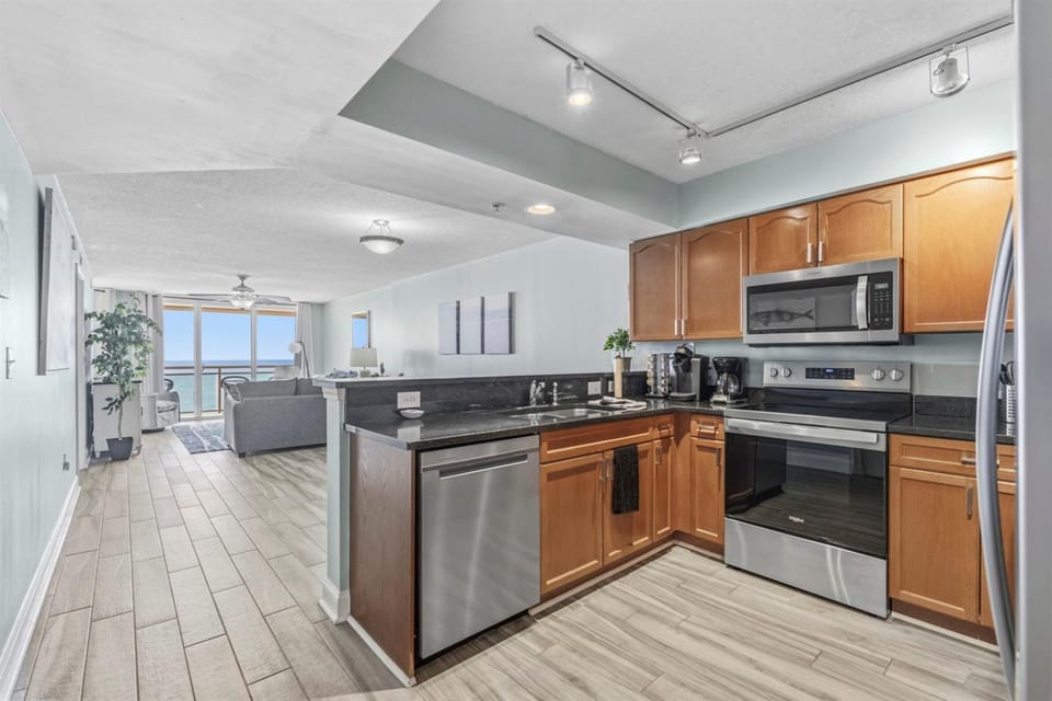 Luxury 3BR Oceanfront Penthouse w Lazy River Apartment hotel in North Myrtle Beach