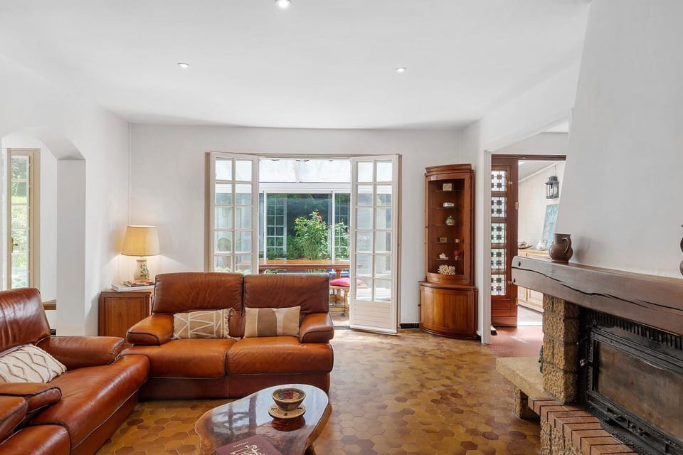 Property building, Living room