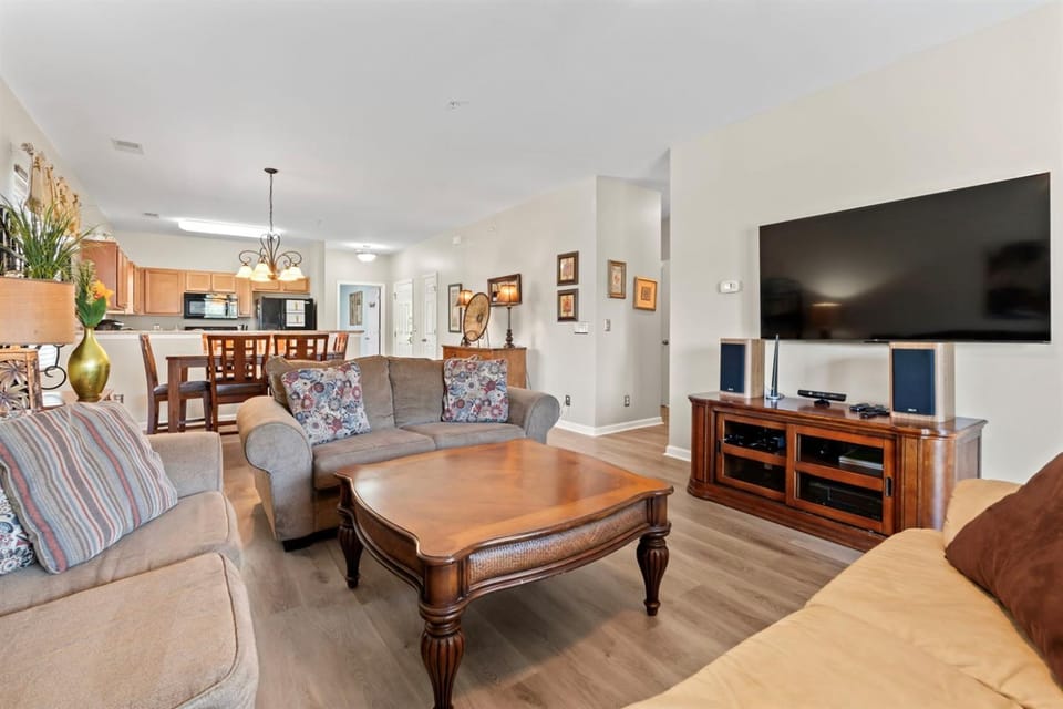 3BR Barefoot Resort Condo in North Myrtle Beach! Dog Stays FREE Apartment in North Myrtle Beach
