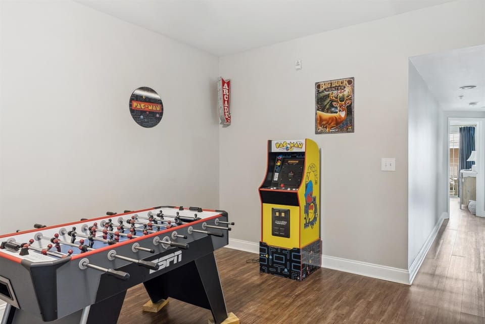 Oceanview 5BR with Game Room Sleeps 17 Villa in North Myrtle Beach