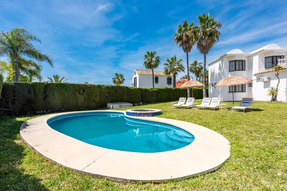 Garden, Swimming pool, sunbed