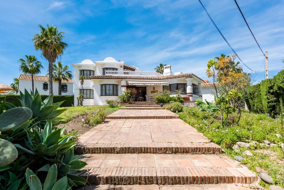 Property building, Facade/entrance, Natural landscape
