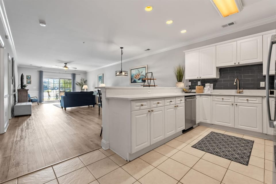 Lakeview Luxury Magnolia Pointe 3BR Pet-Friendly Pools Apartment in Myrtle Beach
