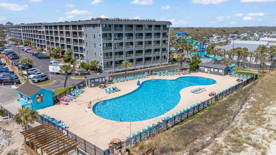Gated 2BR w Pools, Lazy River Beach Access! Apartment in South Carolina