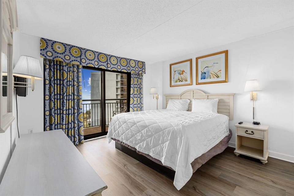 Oceanfront 3BR Condo Sleeps 10 Luxe Stay in Myrtle Beach Apartment in Myrtle Beach