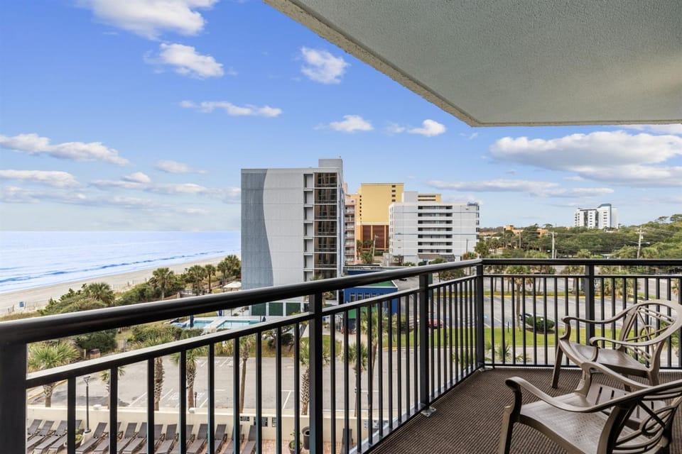 Oceanfront 3BR Condo Sleeps 10 Luxe Stay in Myrtle Beach Apartment in Myrtle Beach