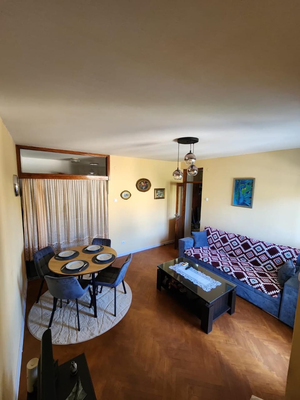 Bed, Living room, Photo of the whole room, Seating area