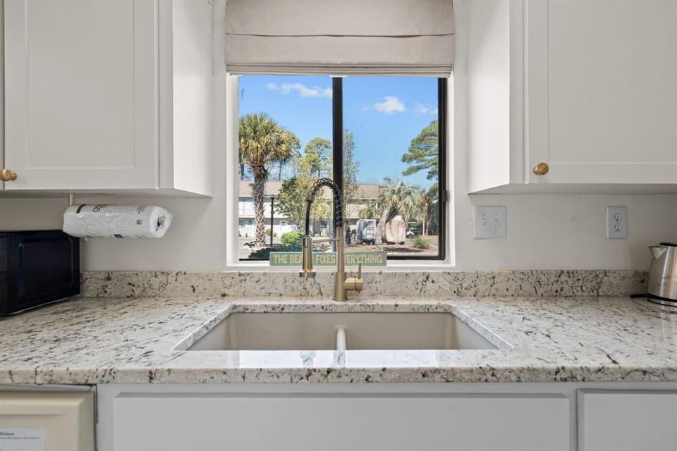 ️ Private 2BR Townhouse 1 Mile to Beach Golf Views! ️️ Dogs stay free Apartment in North Myrtle Beach