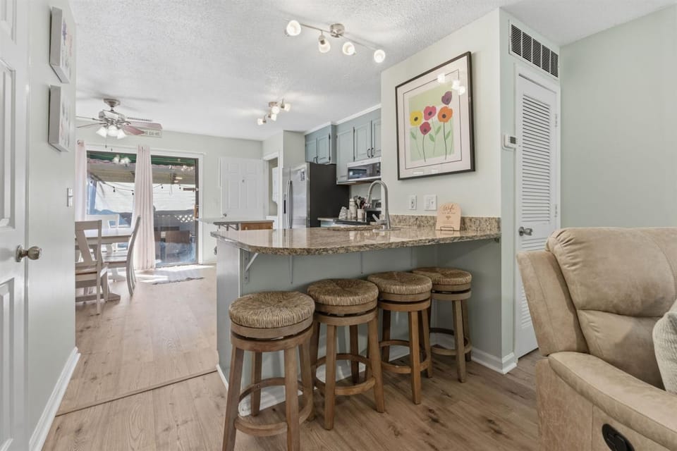 Winds Townhouse 2BR Private Yard & Beach Walk Apartment in Atlantic Beach