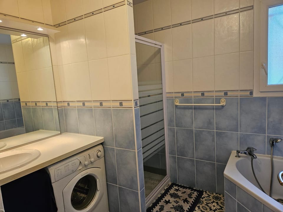 Chambre et sdb privée dans une maison Vacation rental in Nouvelle-Aquitaine