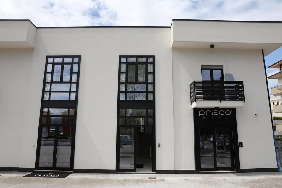 Property building, Facade/entrance, View (from property/room), Balcony/Terrace, Quiet street view