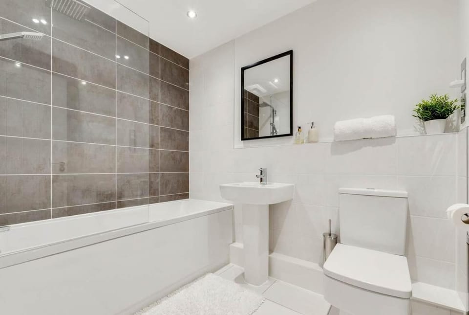 Modern & Spacious 1 Bed Flat in a Converted Mill Apartment in Leeds