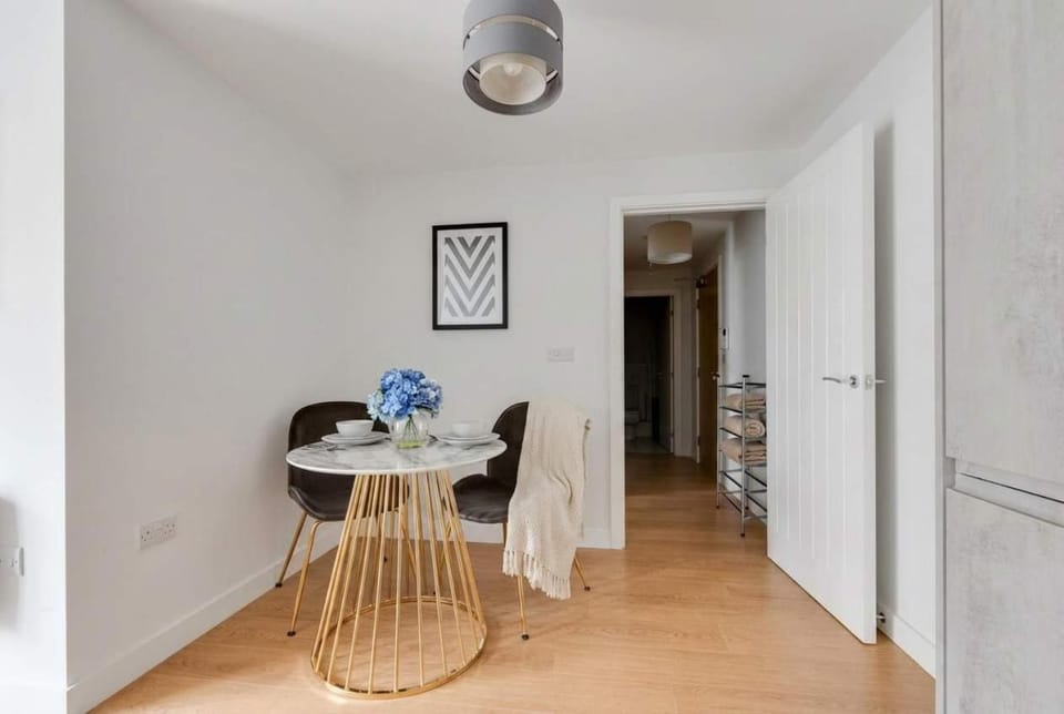 Modern & Spacious 1 Bed Flat in a Converted Mill Apartment in Leeds